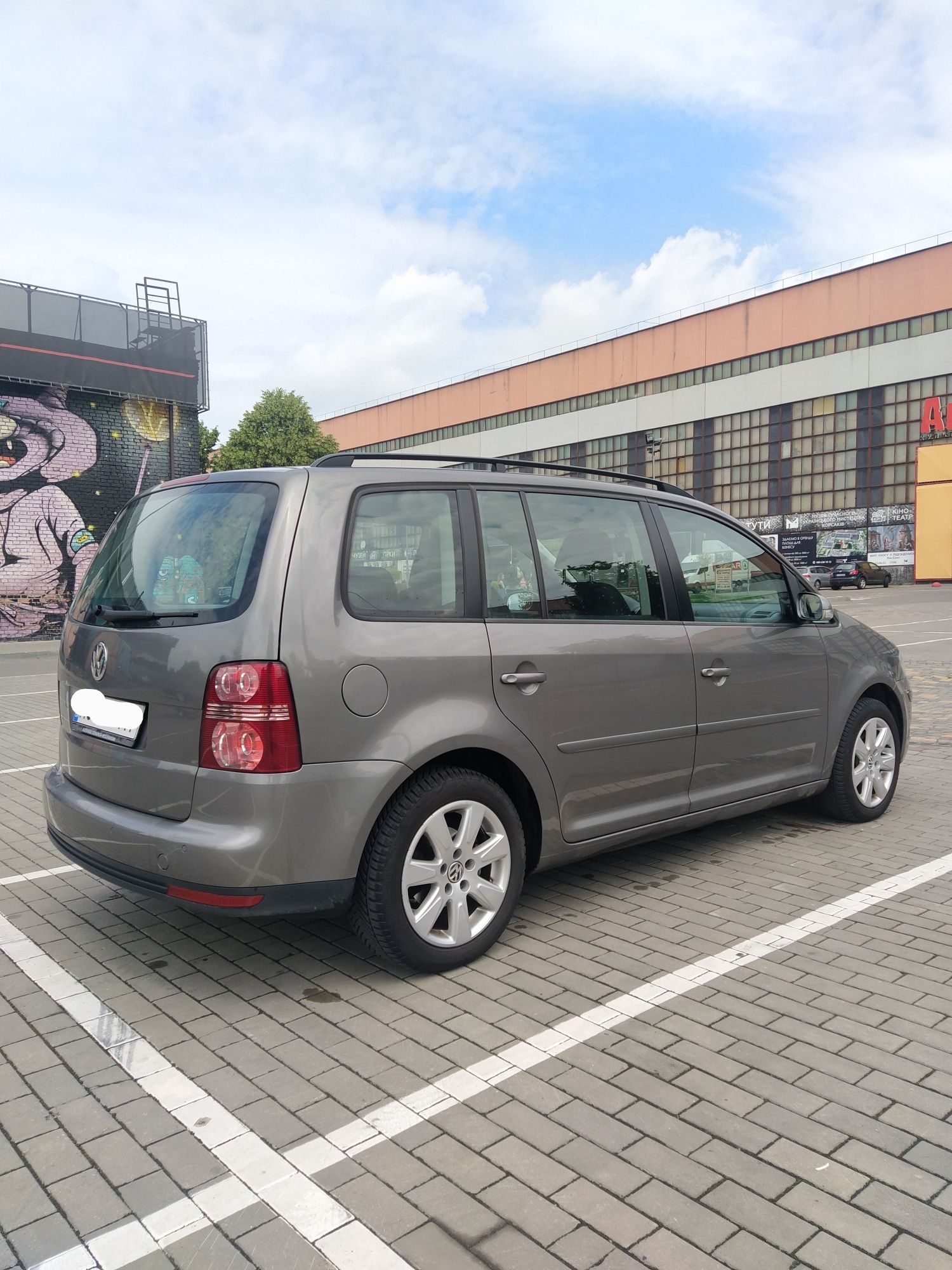 Продам Volkswagen Touran 1.4 бензин 2007 року 7 місць