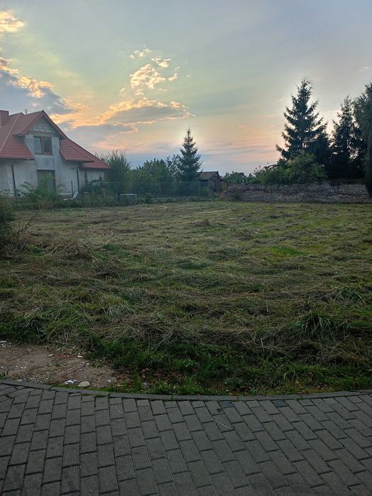 Działka budowlana 1017m2 dobra lokalizacja dojazd Kostka brukowa.