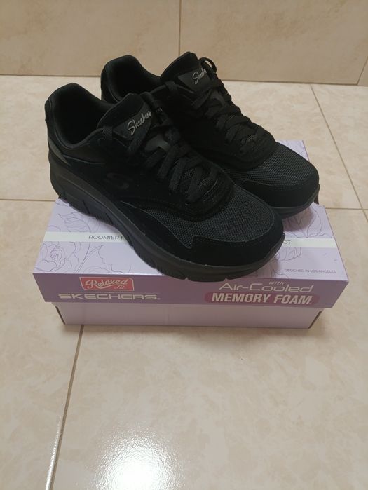 Кросівки жіночі Skechers