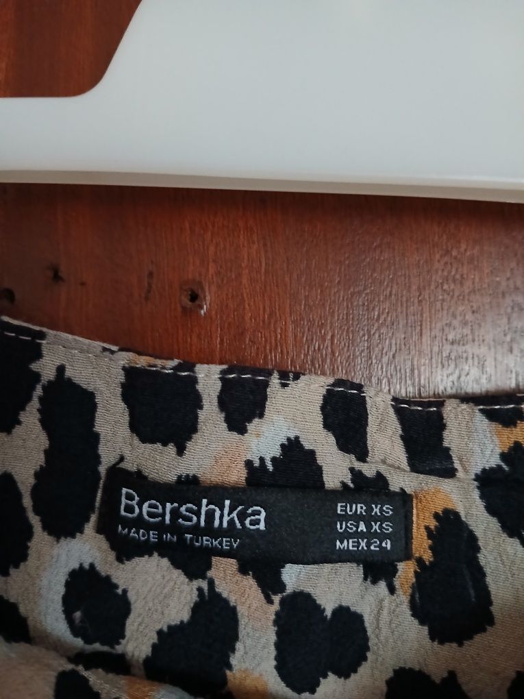 Saia de senhora tam xs marca Berska
