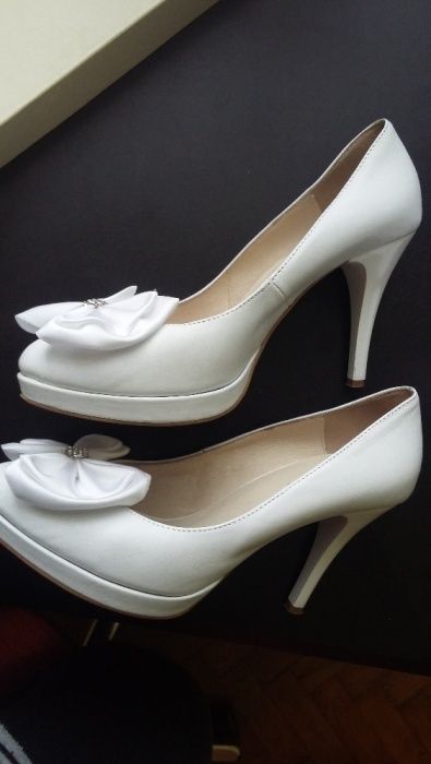 Ślubne buty firmy La Boda skóra naturalna rozmiar 39 Idealnie miękkie