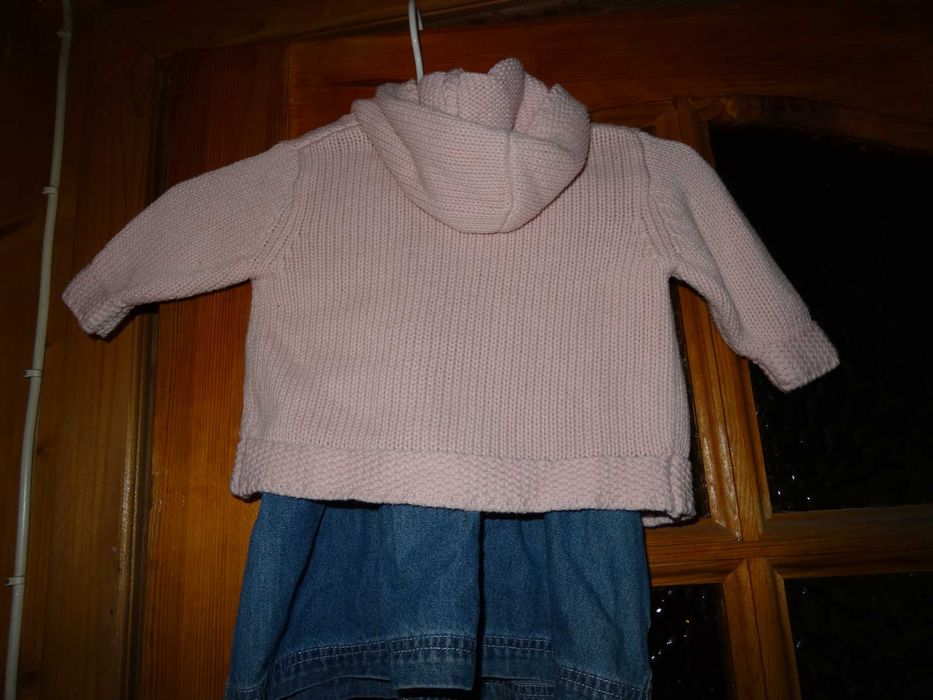 Spódniczka i sweterek na 3-6 miesięcy.