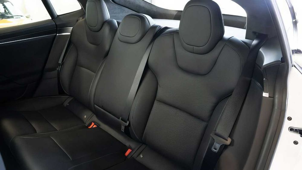 Tesla Model S Plaid      2021