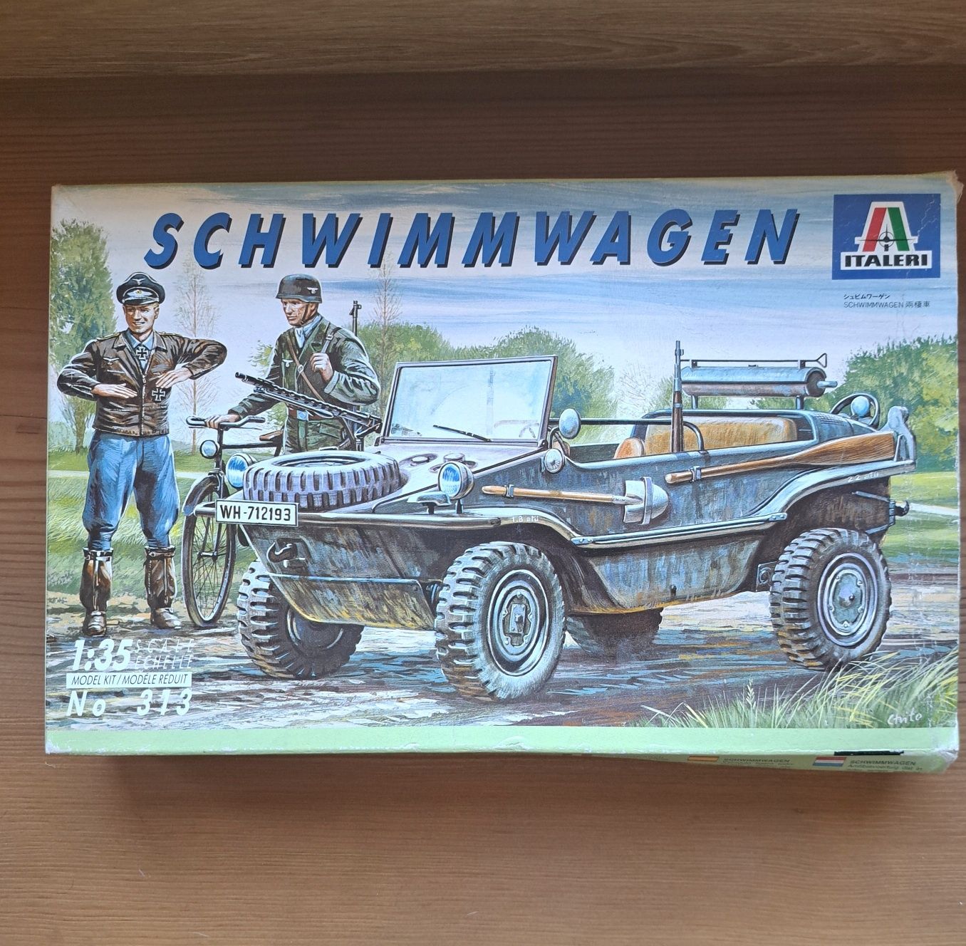 SCHWIMMWAGEN 1:35 model Italieri z r. 1994 unikat
