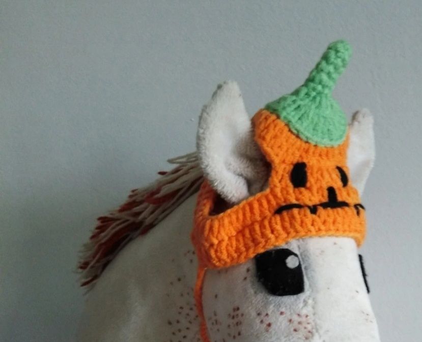 Czapeczka szydelkowa hobby horse hallowen