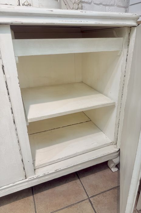 Bufet kredens bielony drewniany postarzany lite drewno