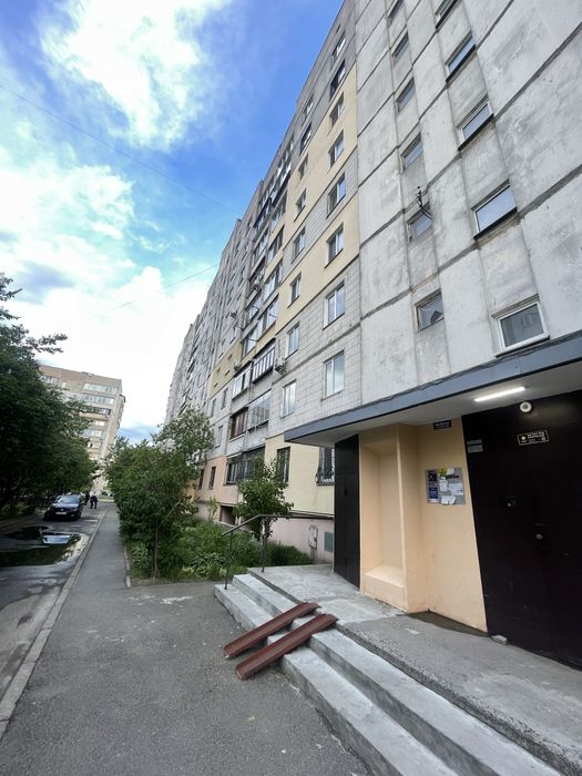 Продаж 3-кімнатної квартири в центі міста Нова 2