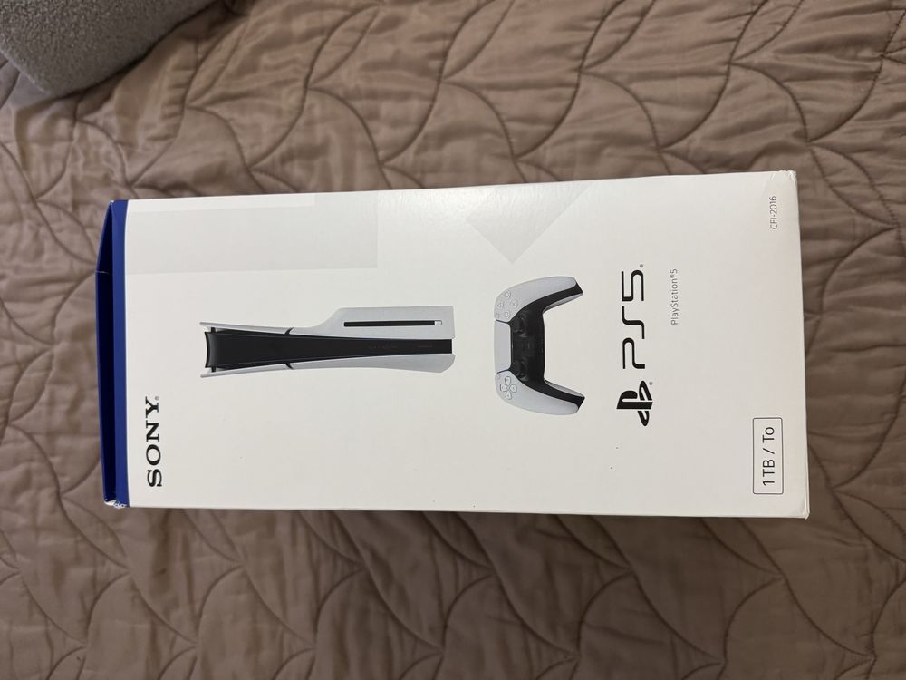 Play Station 5  (1 TB) 2 comandos!