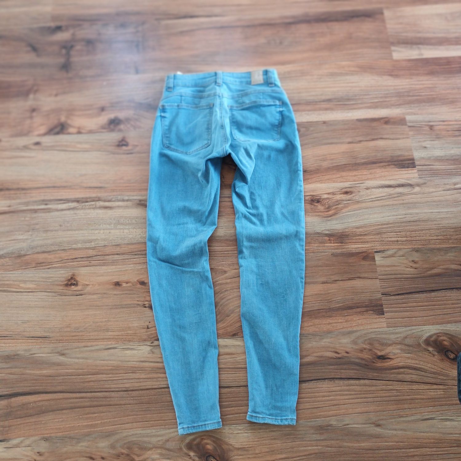 Spodnie 36 S Bershka jeansowe push up jeansy niebieskie elastyczne