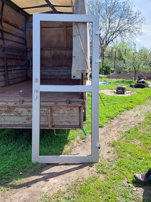 Продам пластиковые рамы