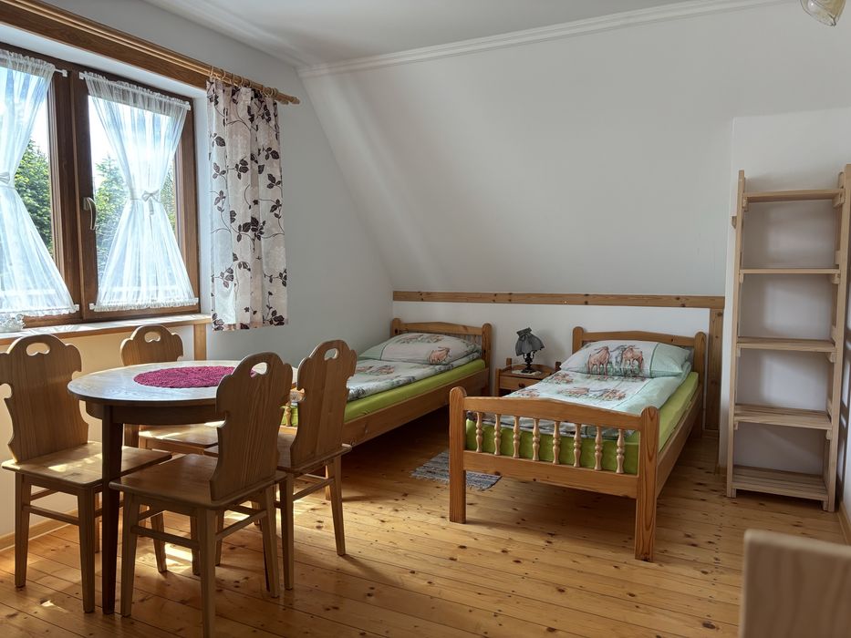 Sam na ogrodzonym terenie piec kaflowy domek chatka Jaśka