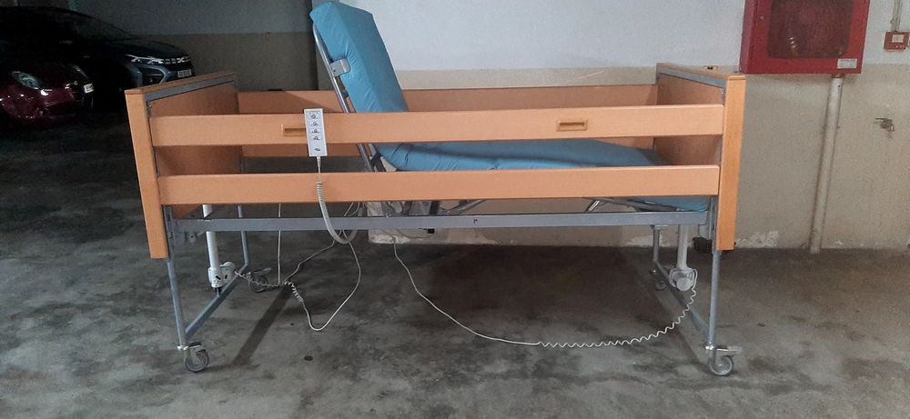 Cama articulada hospitalar elevatória elétrica