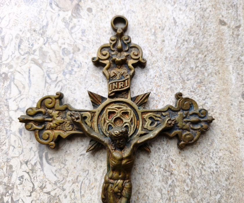 Crucifixo latão antigo