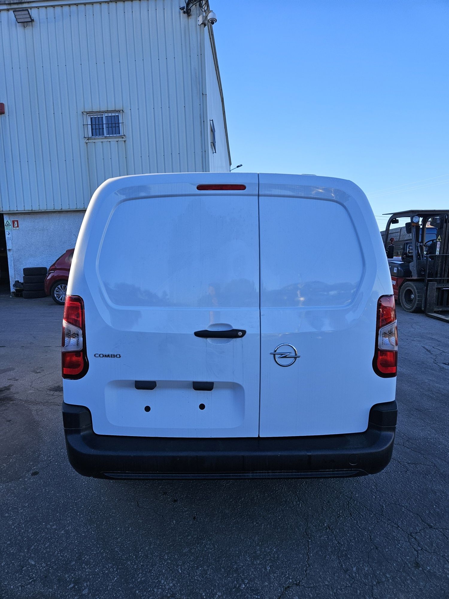 Opel Combo E 1.5 CDTi L2H1 de 2023 para peças