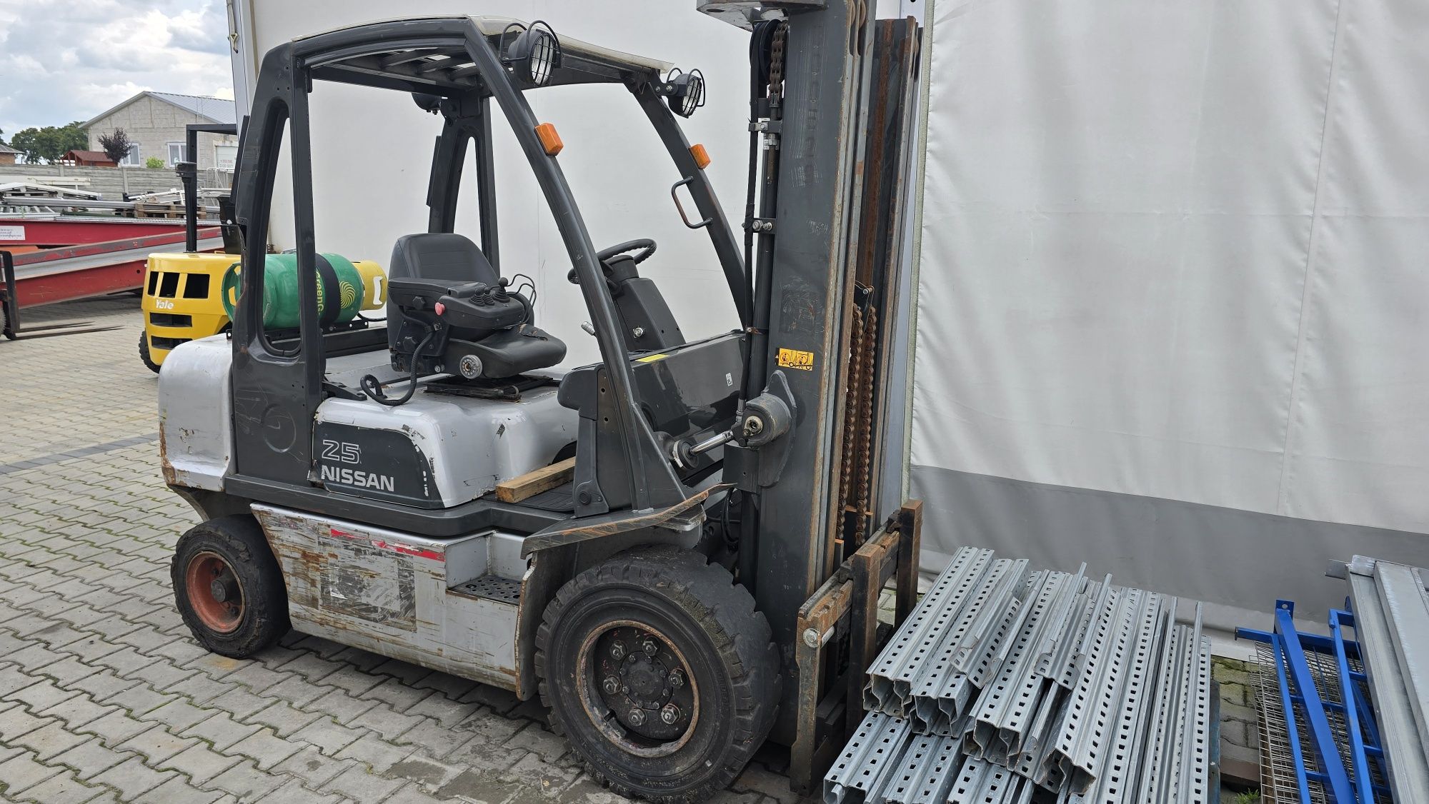 wózek widłowy Nissan 30 Sprowadzony triplex przesuw 2007r. 3 tony