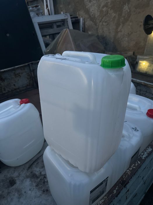 Канистры б/у 20л для бензина