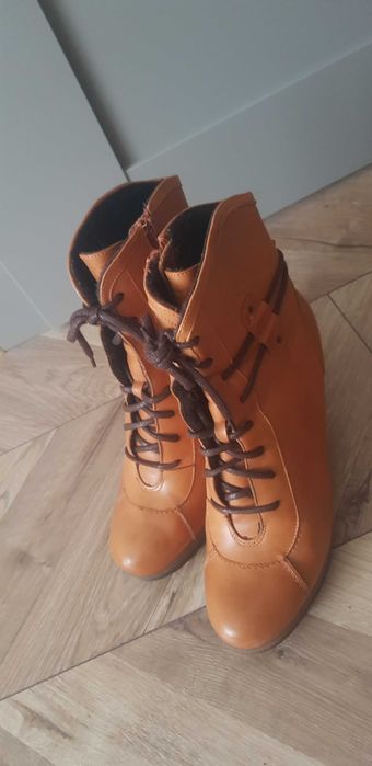 Botki damskie na obcasie skórzane