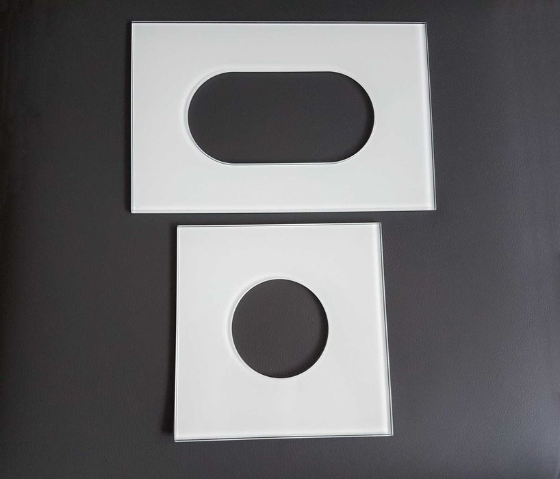 Szklana osłona / ramka pod gniazdko