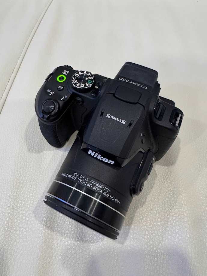 Nikon Coolpix B700