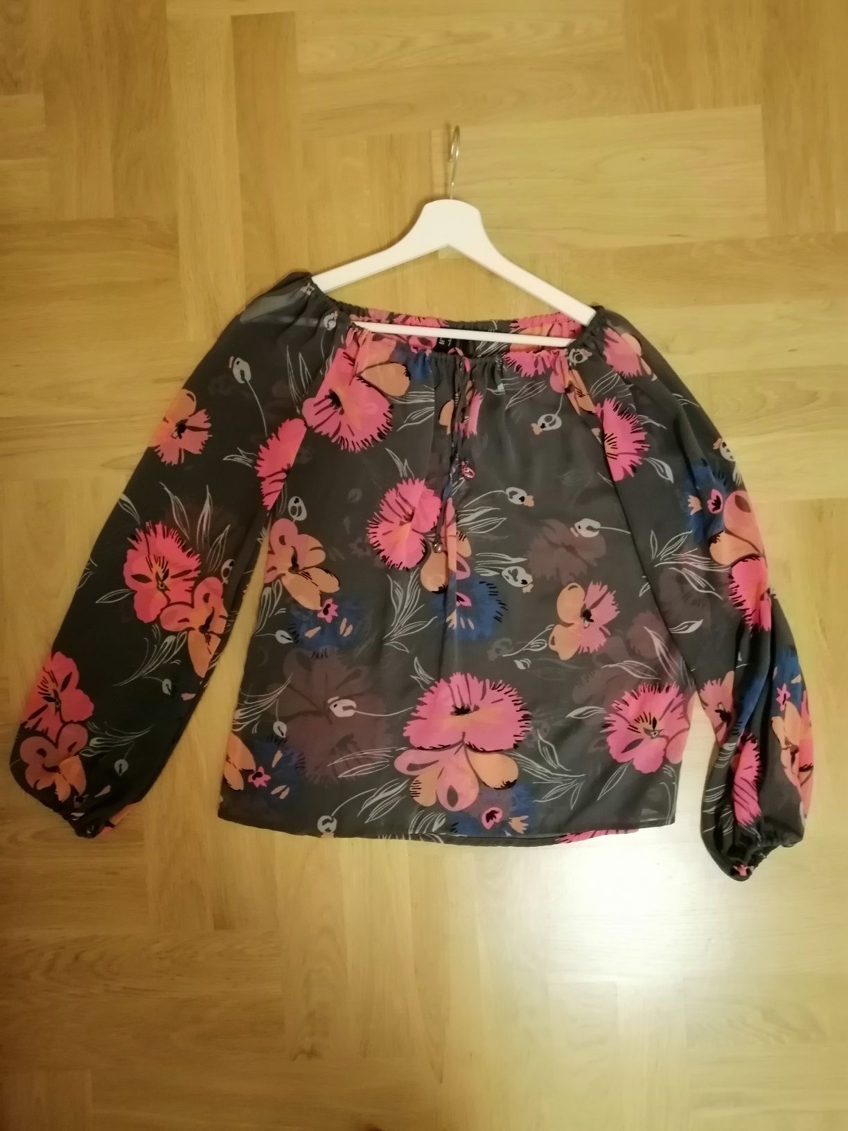 Bluzka damska w rozmiarze 36S
