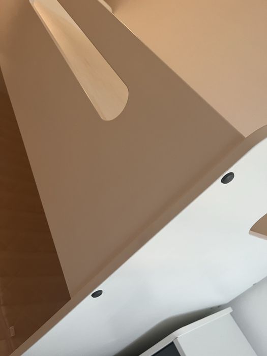 Łóżko piętrowe interbeds z szarymi schodami