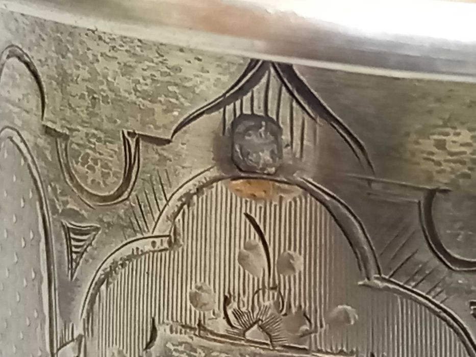 XIX wieczny giloszowany srebrny kieliszek na jajko, Francja