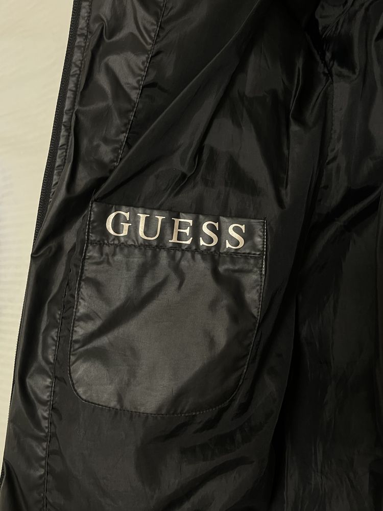 Guess пуховик в чорному кольорі!