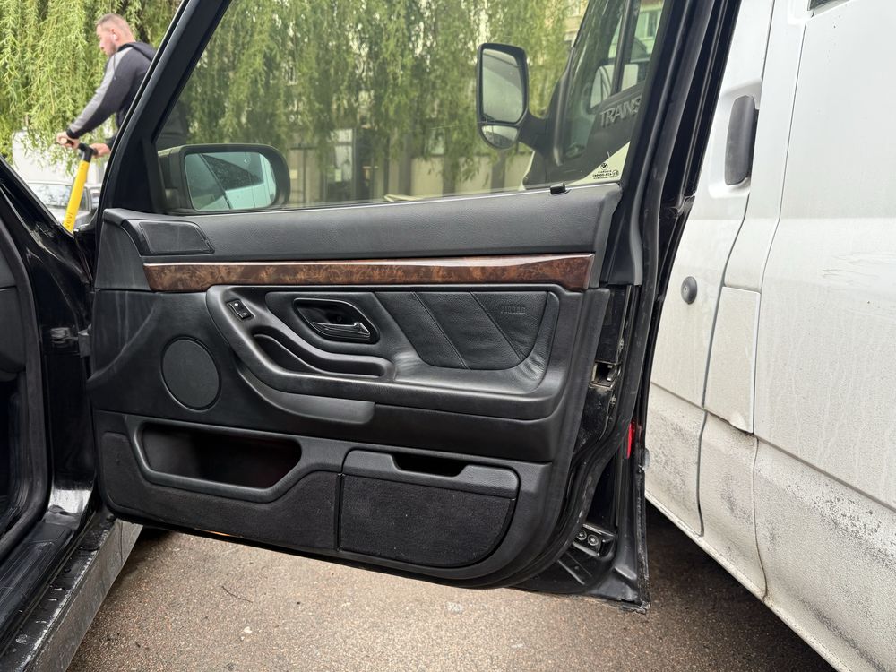 BMW 7 e38 Чорна газ бензин
