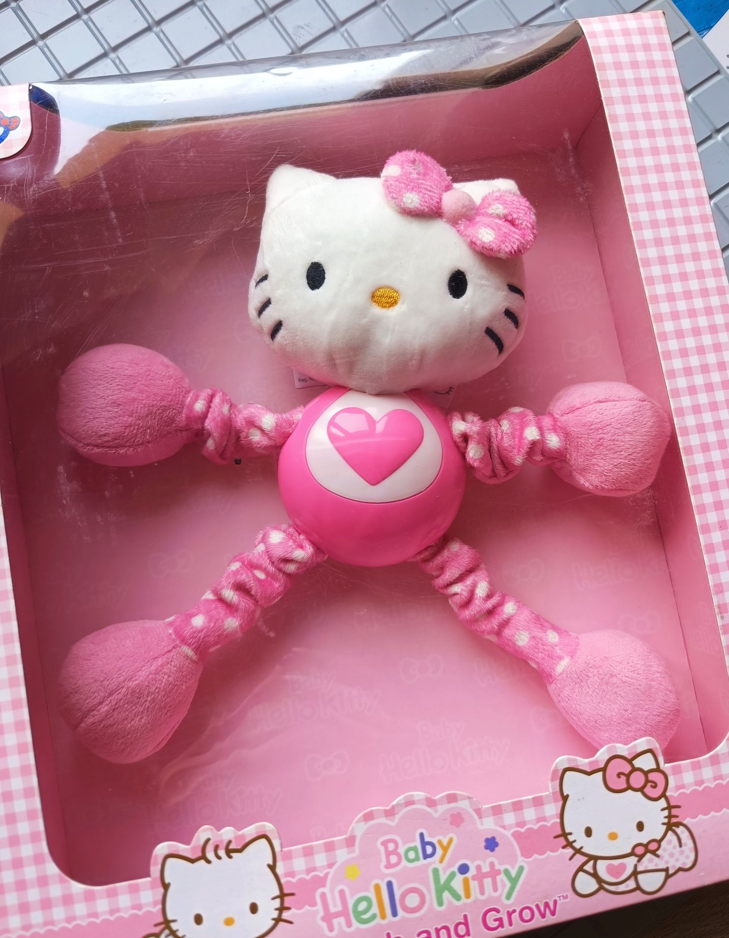 Hello Kitty przytulanka z ruchomymi elementami