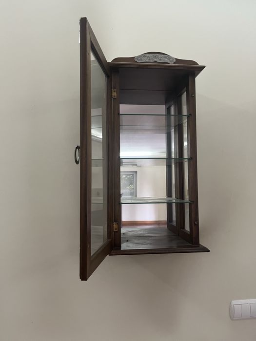 Vitrine para colocar peças de decoração ou coleções.