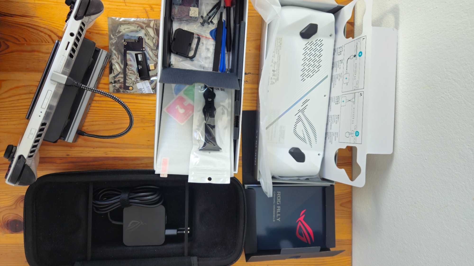 Asus Rog Ally Z1E 1TB stacją dokująca, etui, obudowa