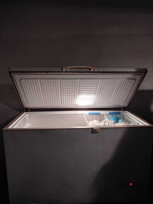 Duża zamrażarka skrzyniowa Whirlpool