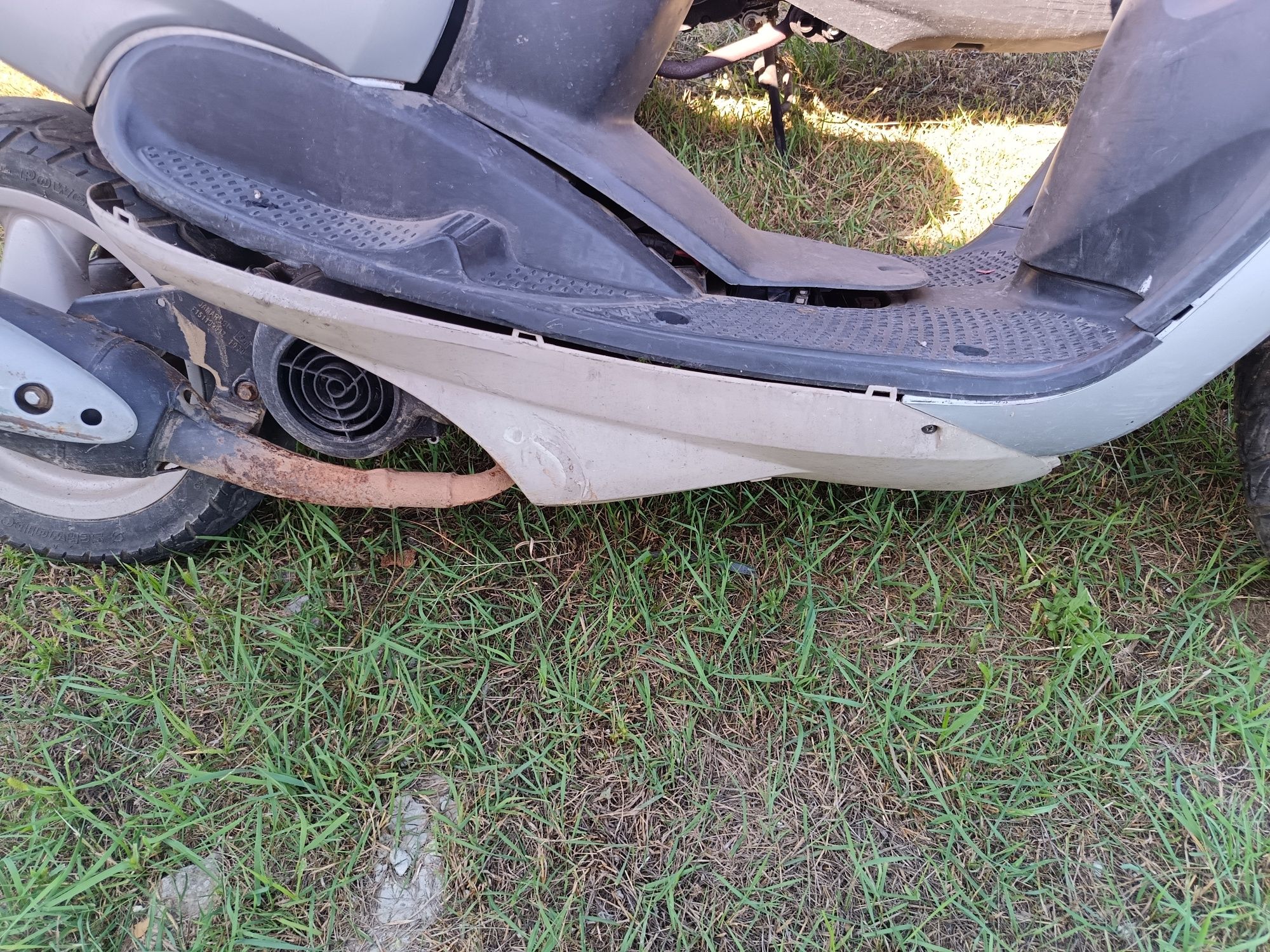 Podłoga Yamaha neos