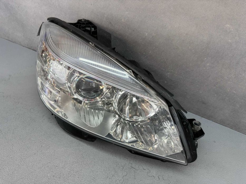 Mercedes C W204 Lampa Przód Przednia Prawa H7 Europa IGŁA