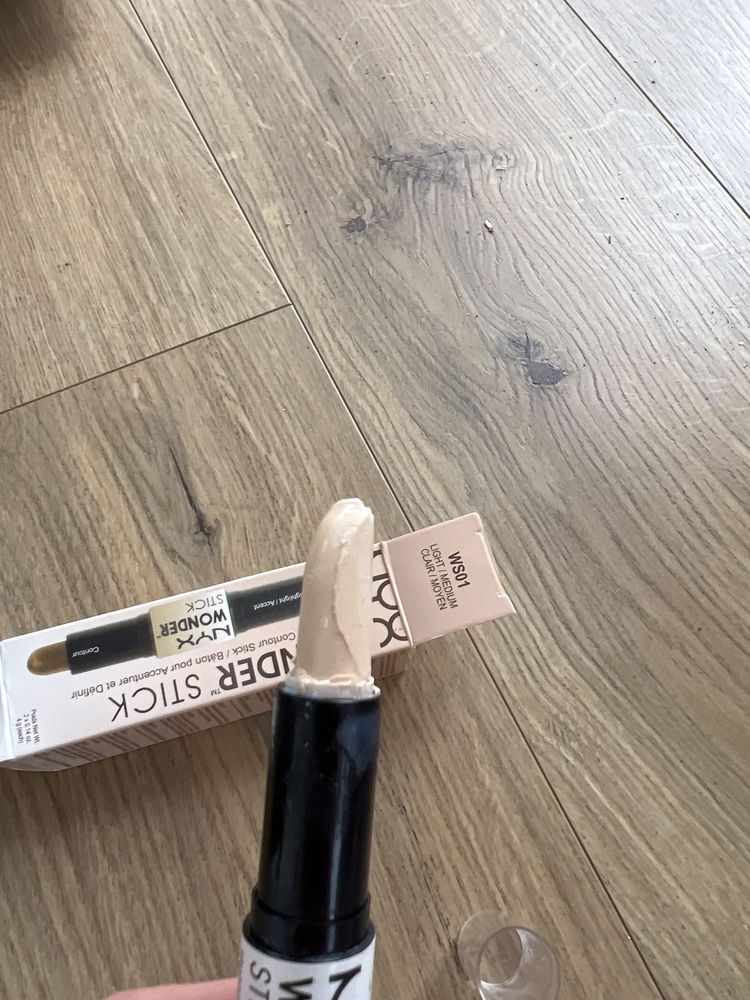 Nyx wonder stick konturowanie i rozswietlanie