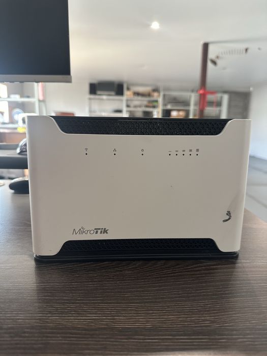 Роутер MikroTik Chateau LTE6 D53G-5HacD2HnD