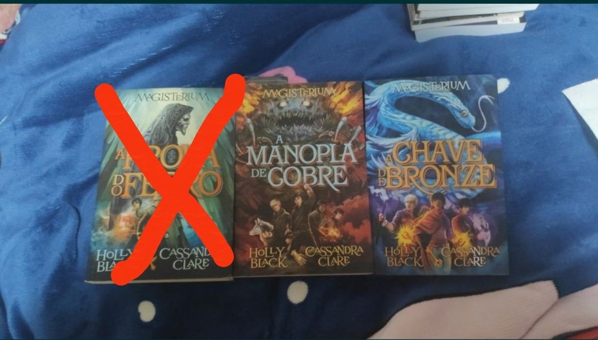 Livros da saga magisterium