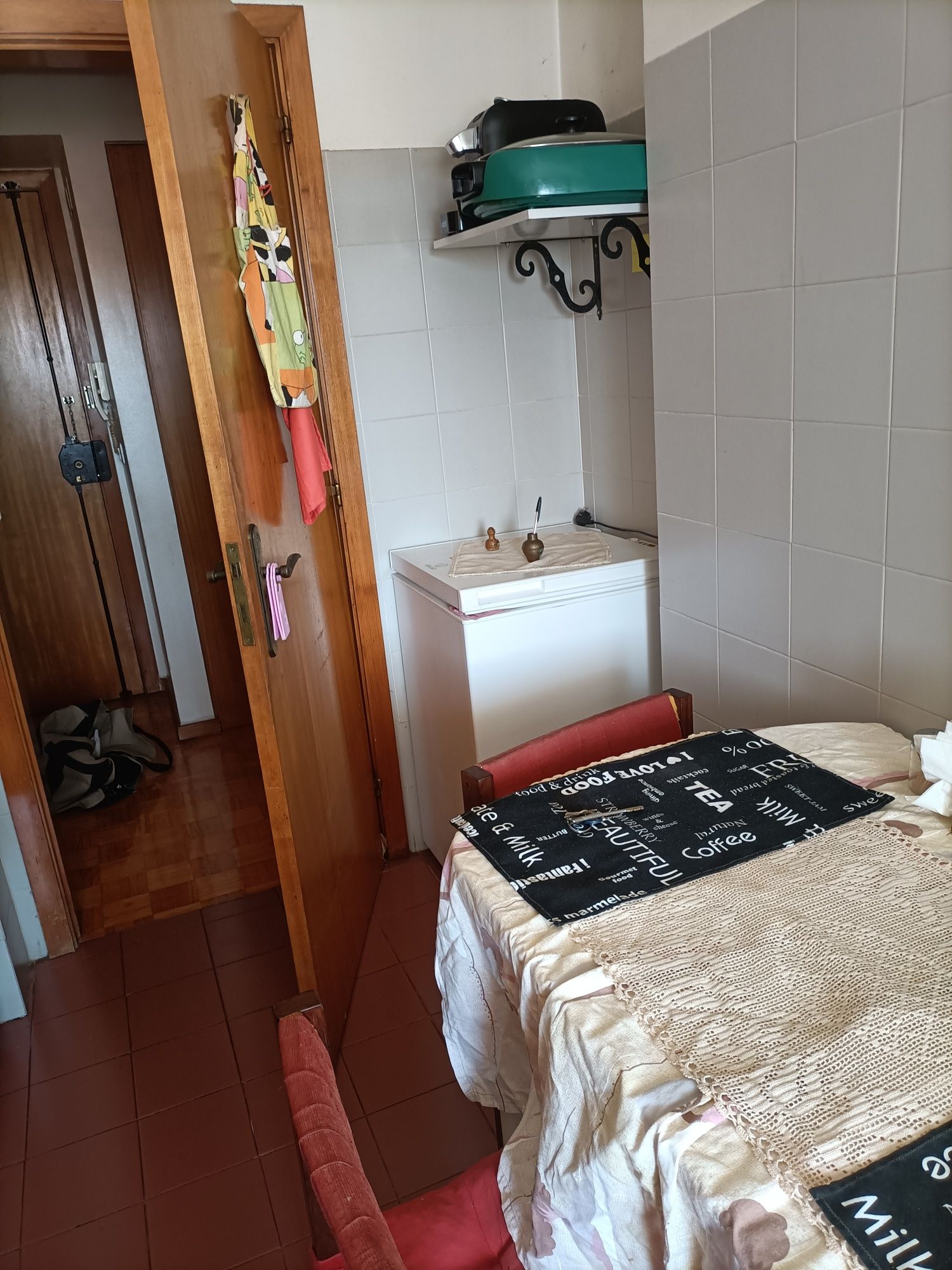 Arrendo quarto a estudante para 2 senhoras Monte da Caparica