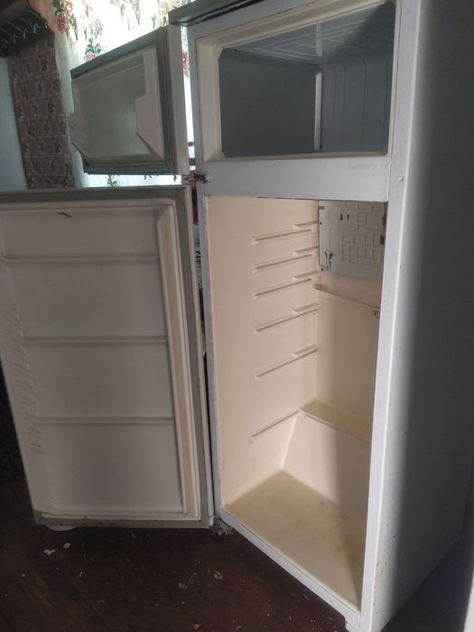 Продам холодильник на дві камери. Б/У