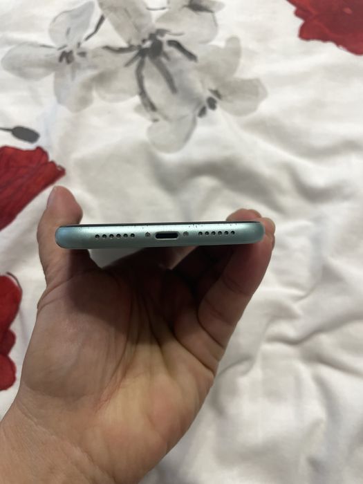 Продам айфон 11 на 128 Гб