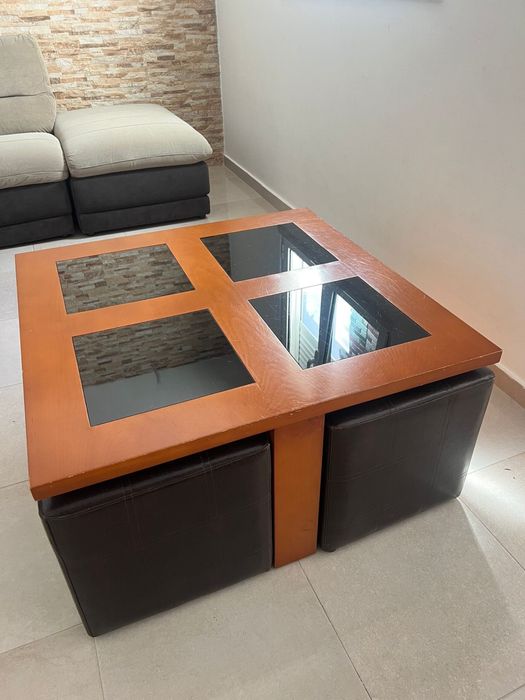 Mesa de Centro com 4 Puffs