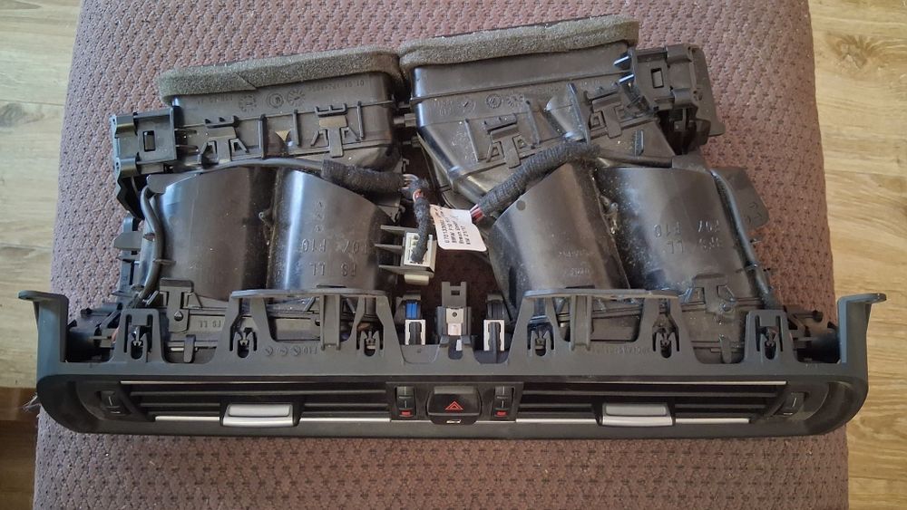 BMW kratka nawiewu F10