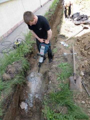 Зливна яма, септик під ключ, каналізація. Копка погребів, траншей.