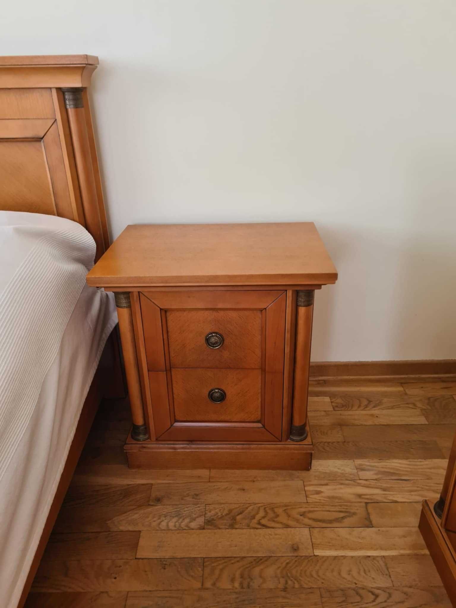 Zestaw klasycznych drewnianych mebli do sypialni na sprzedaż