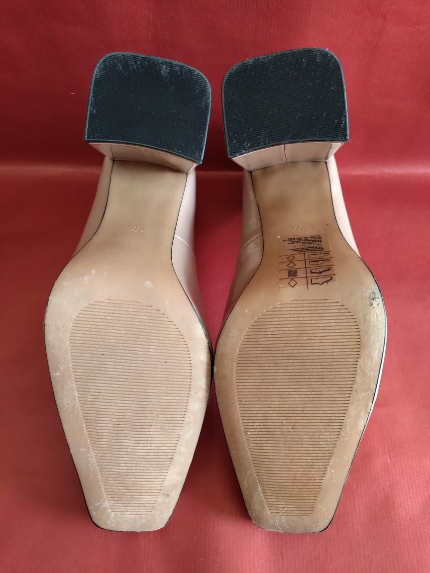 Sapatos de senhora tam. 37