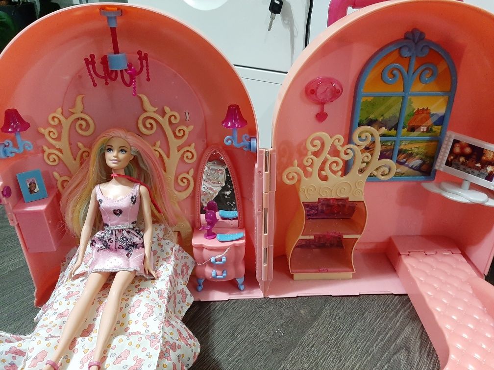 Budżetowy domek dla lalek barbie
