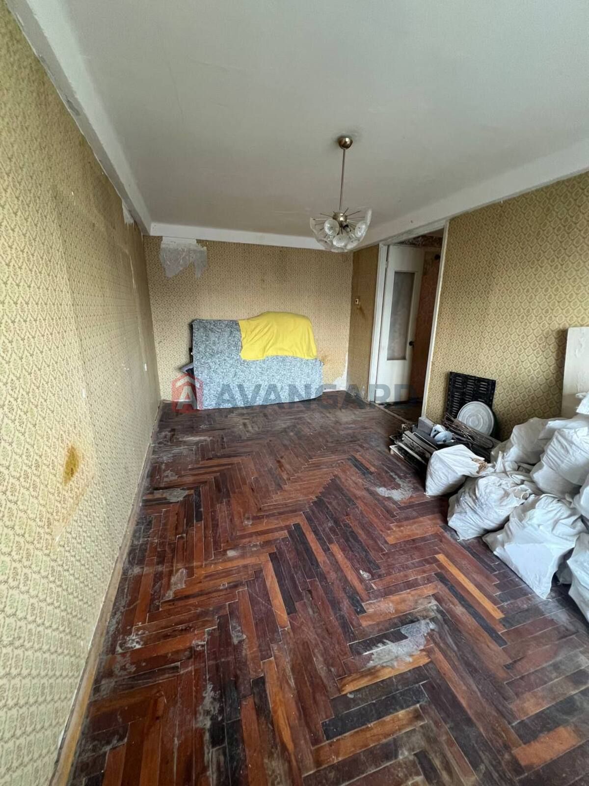 Продаж 2 к. квартири. Космос. Комарова.