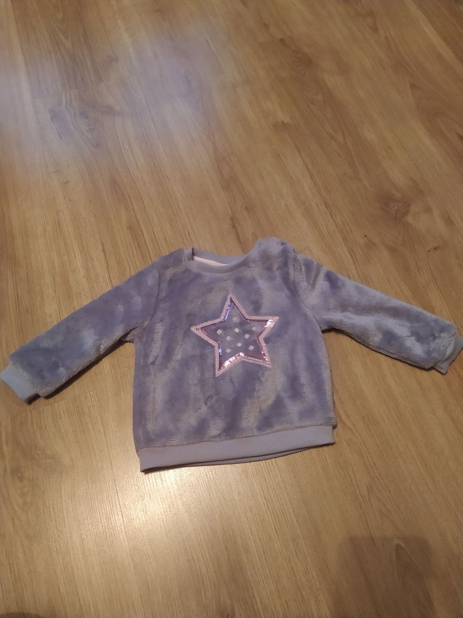 Szara bluza z gwiazdą
