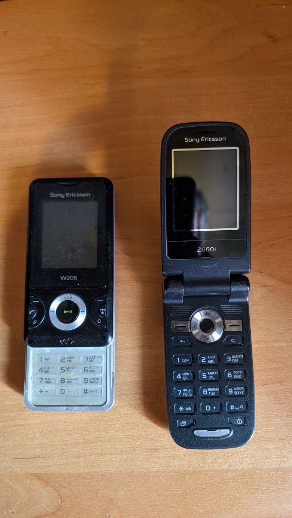 Продам 2 мобильных телефона Sony Ericsson z550i,и w205