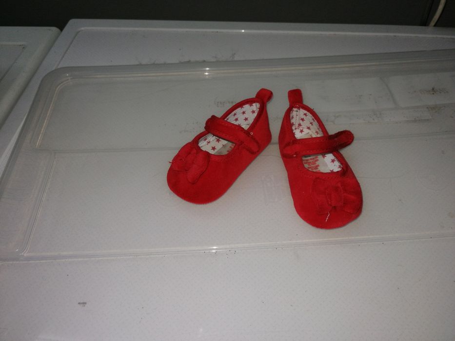 Vendo calçado de bebé como novo para menina